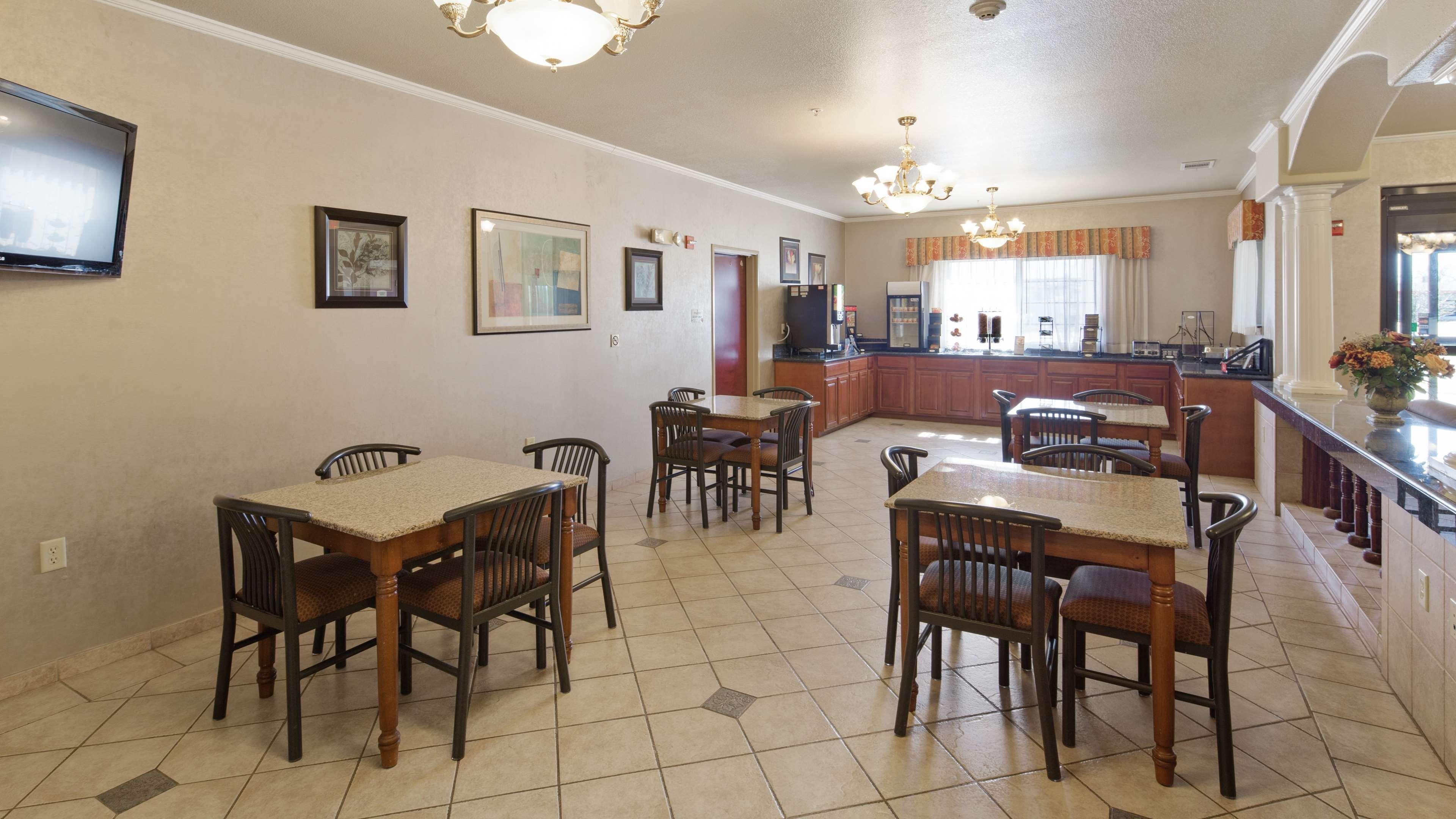 Best Western Plus Pratt מראה חיצוני תמונה