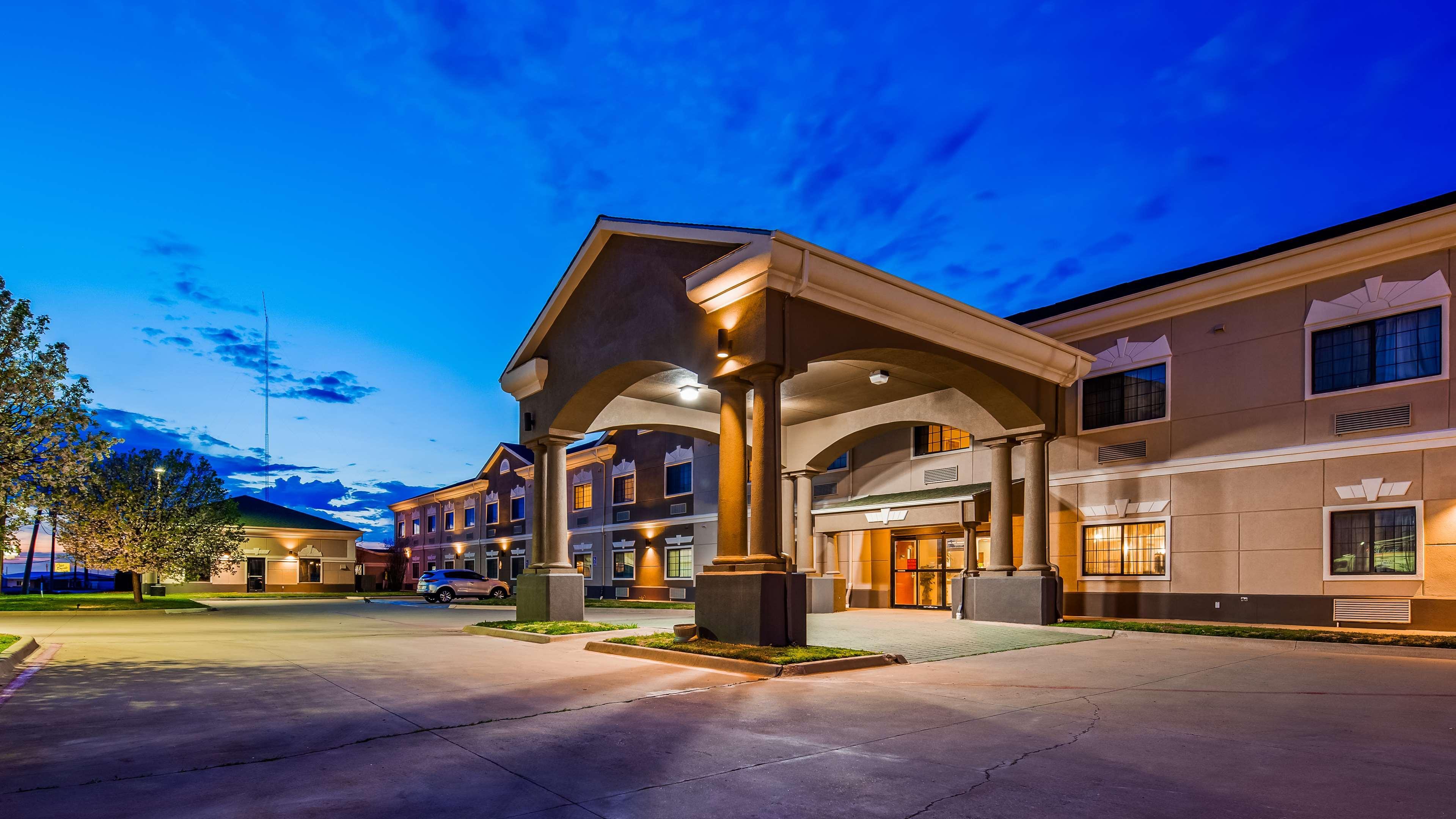 Best Western Plus Pratt מראה חיצוני תמונה