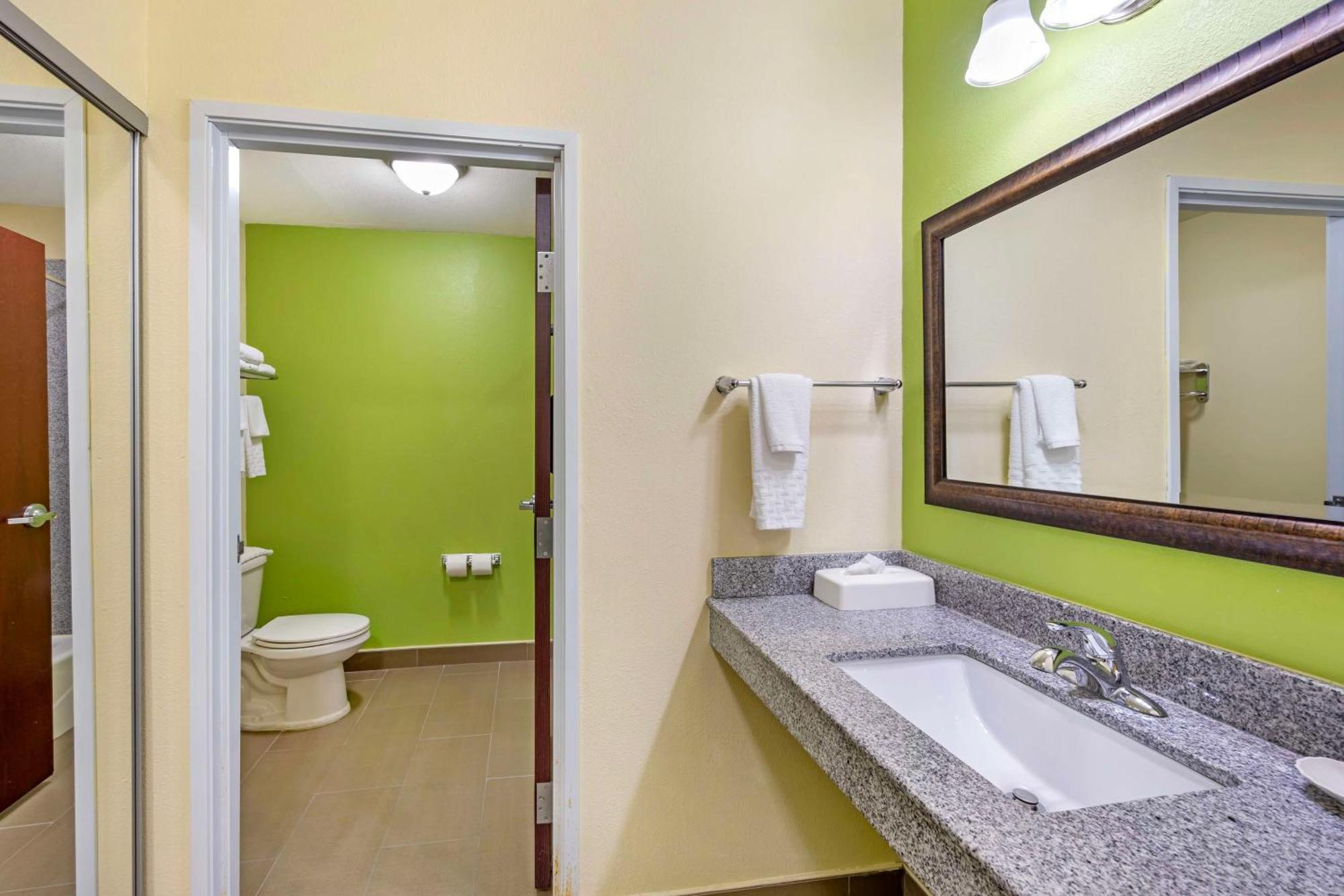 Best Western Plus Pratt מראה חיצוני תמונה