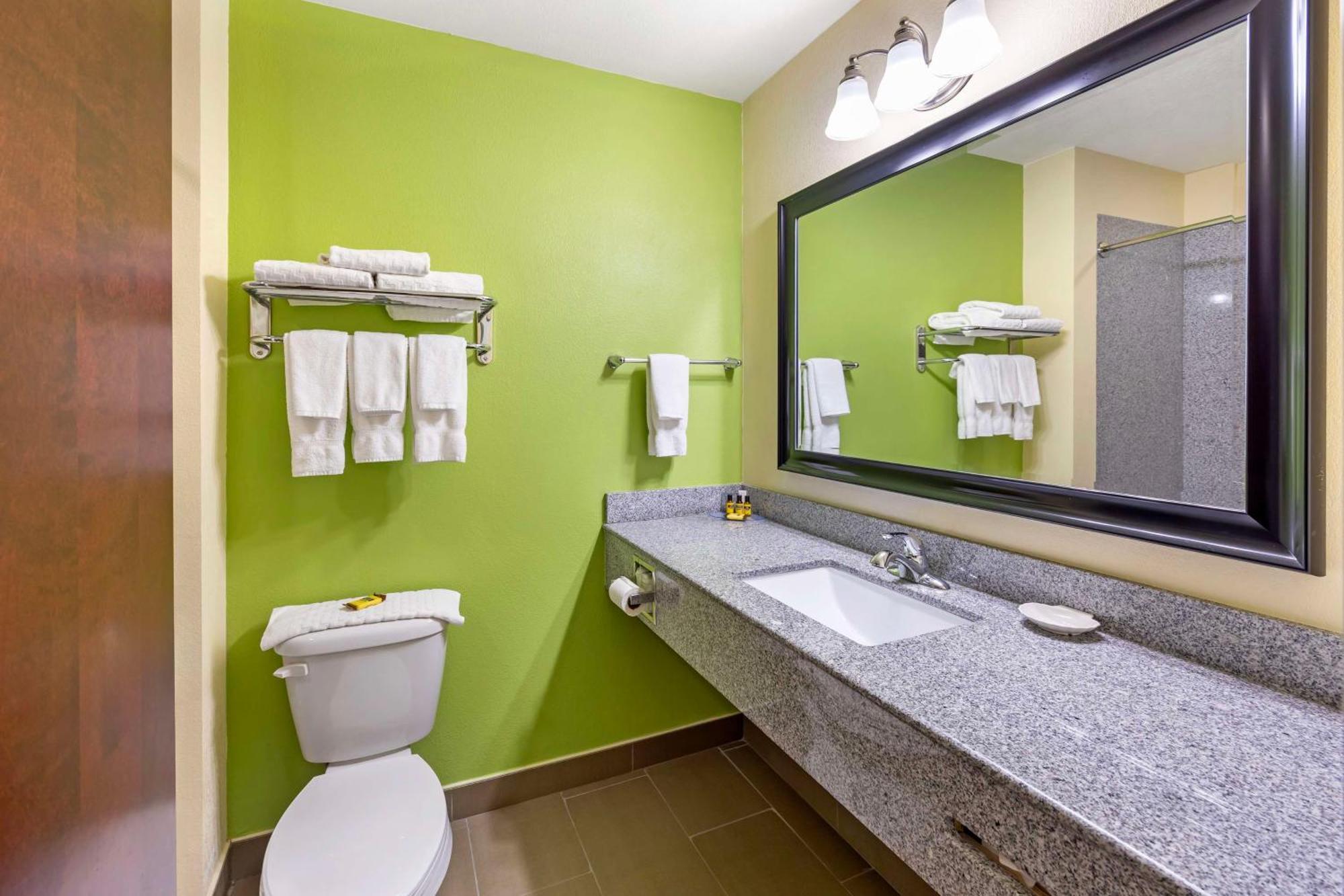 Best Western Plus Pratt מראה חיצוני תמונה