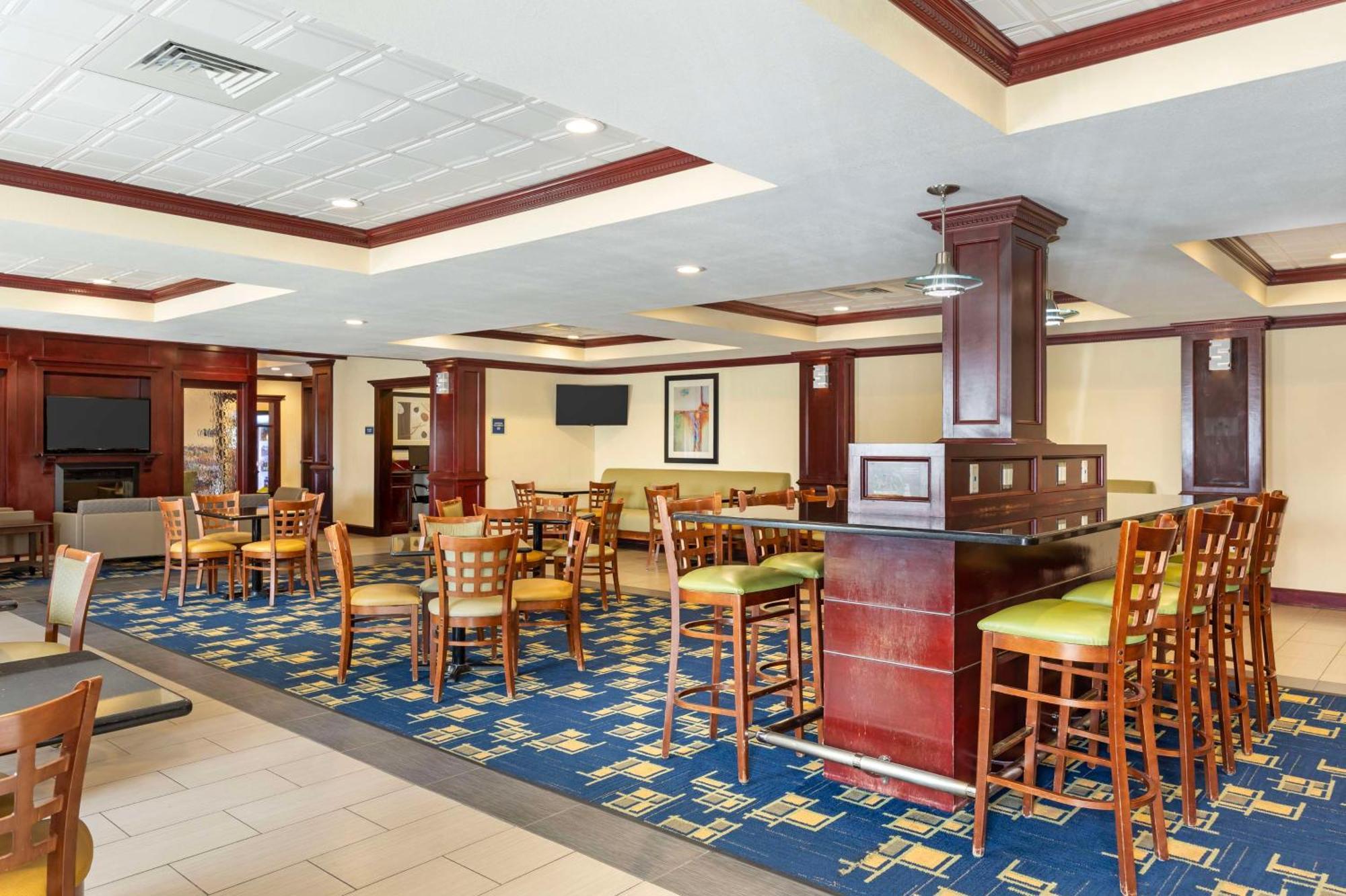 Best Western Plus Pratt מראה חיצוני תמונה