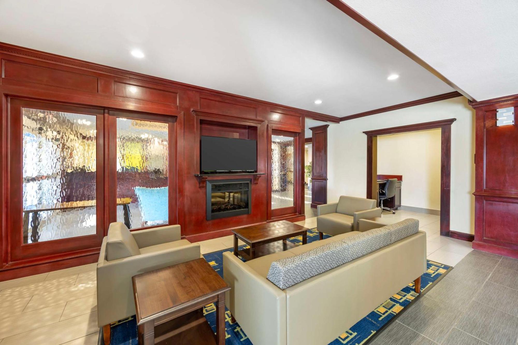 Best Western Plus Pratt מראה חיצוני תמונה
