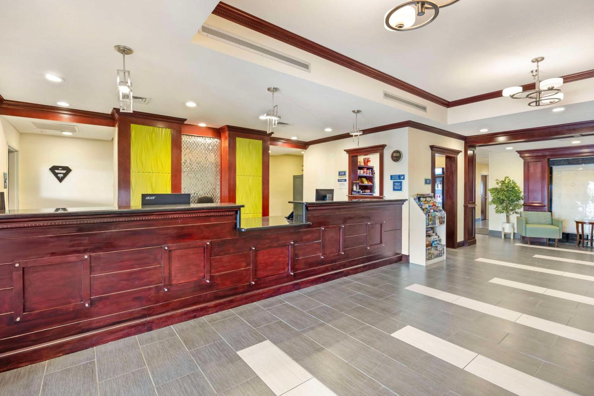 Best Western Plus Pratt מראה חיצוני תמונה
