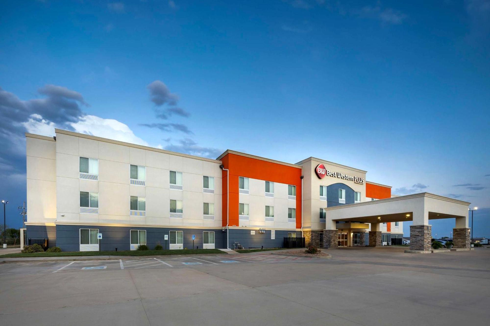 Best Western Plus Pratt מראה חיצוני תמונה
