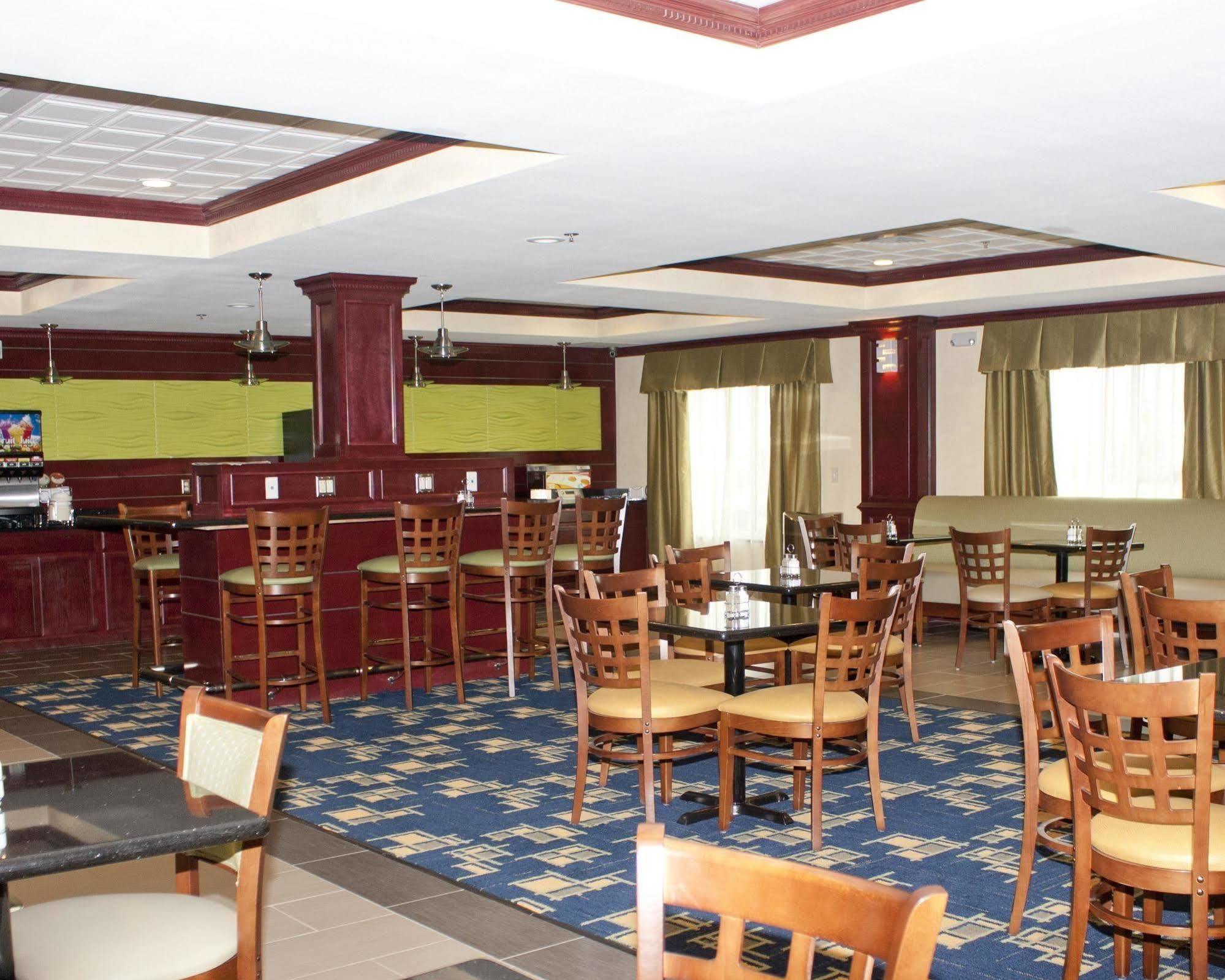 Best Western Plus Pratt מראה חיצוני תמונה